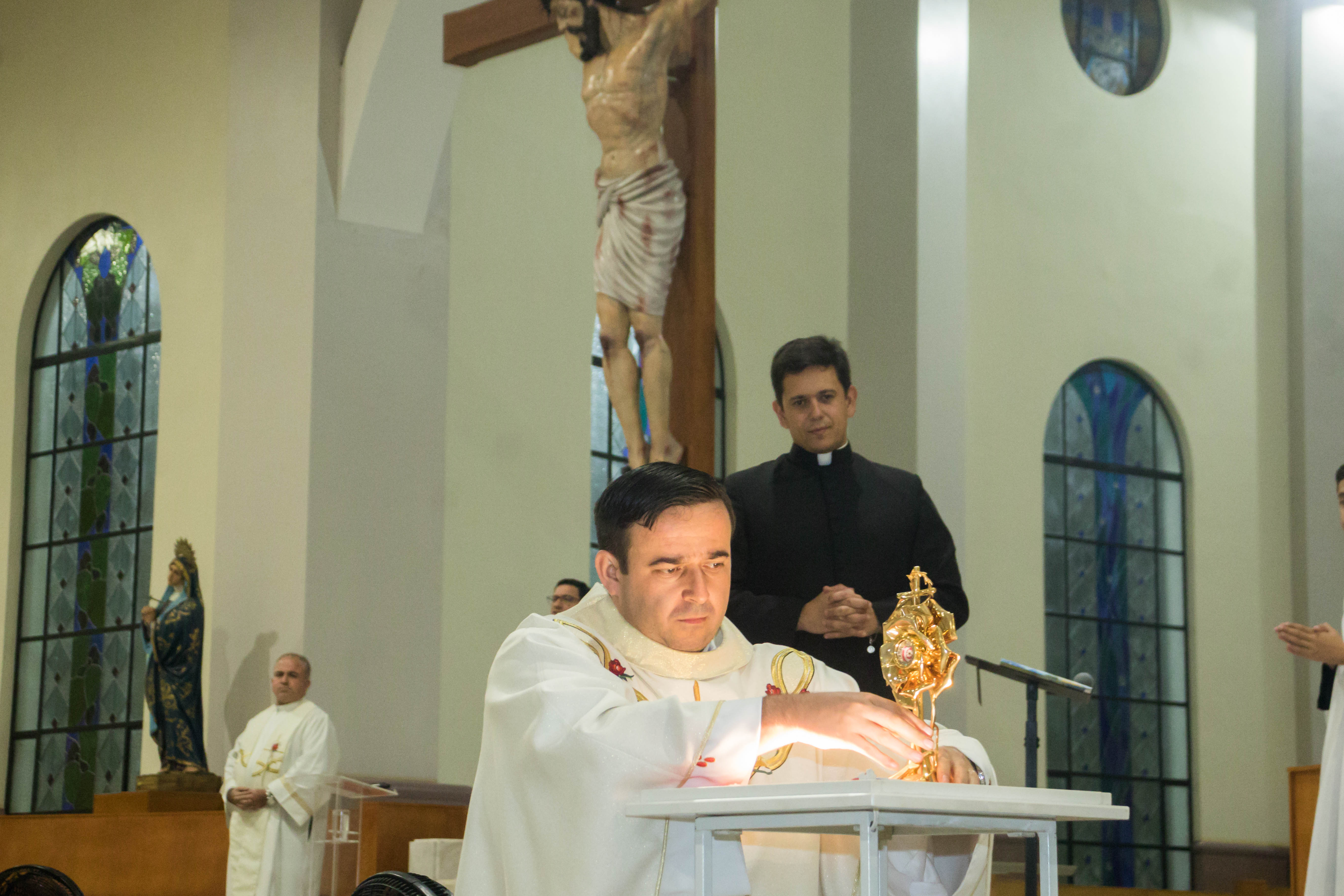 “A fé não paralisa diante do medo”, destaca Padre Gilmar no 3º dia da Novena de Santa Rita