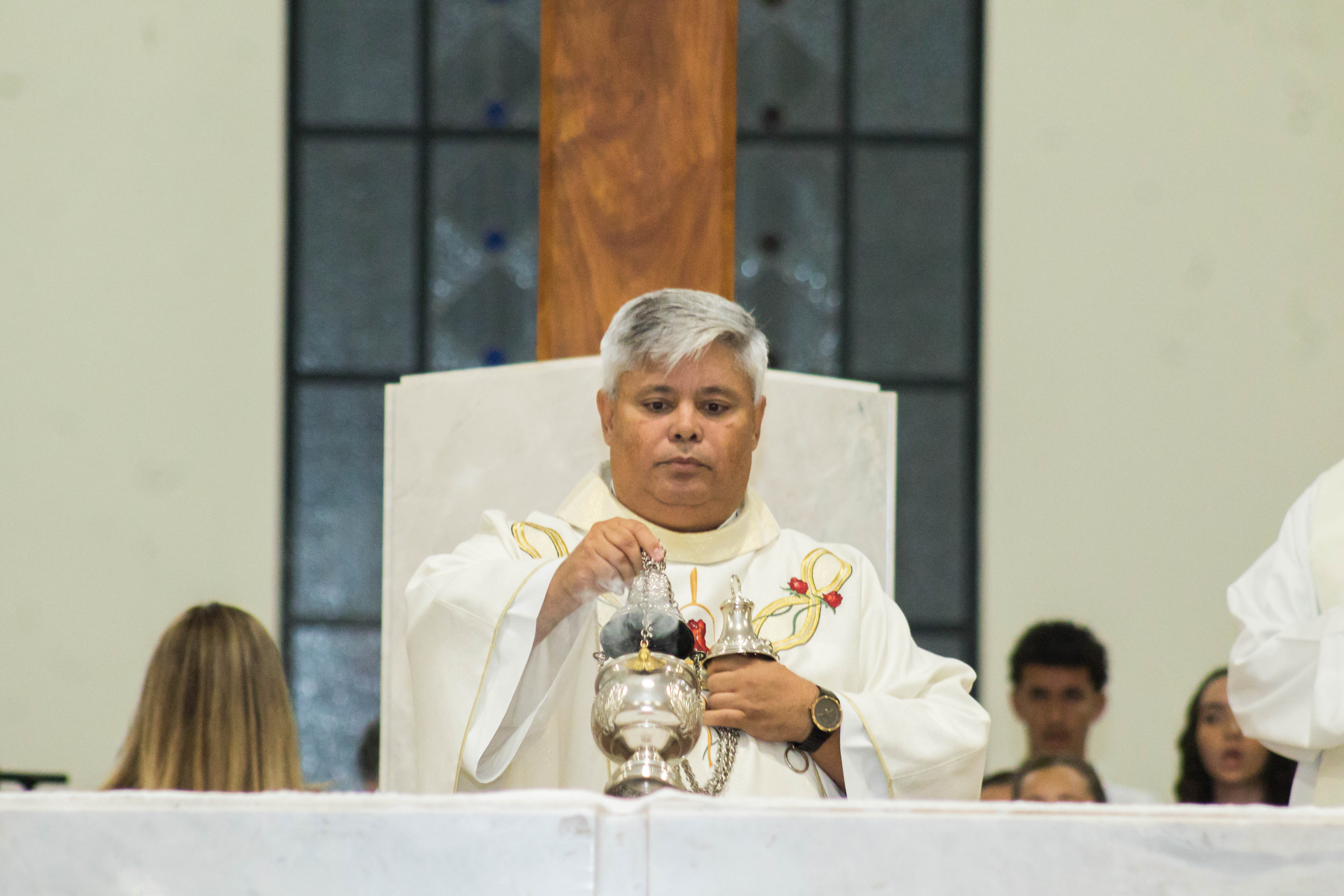 8º dia da Novena de Santa Rita reúne fiéis em celebração presidida pelo Padre César Acorinte