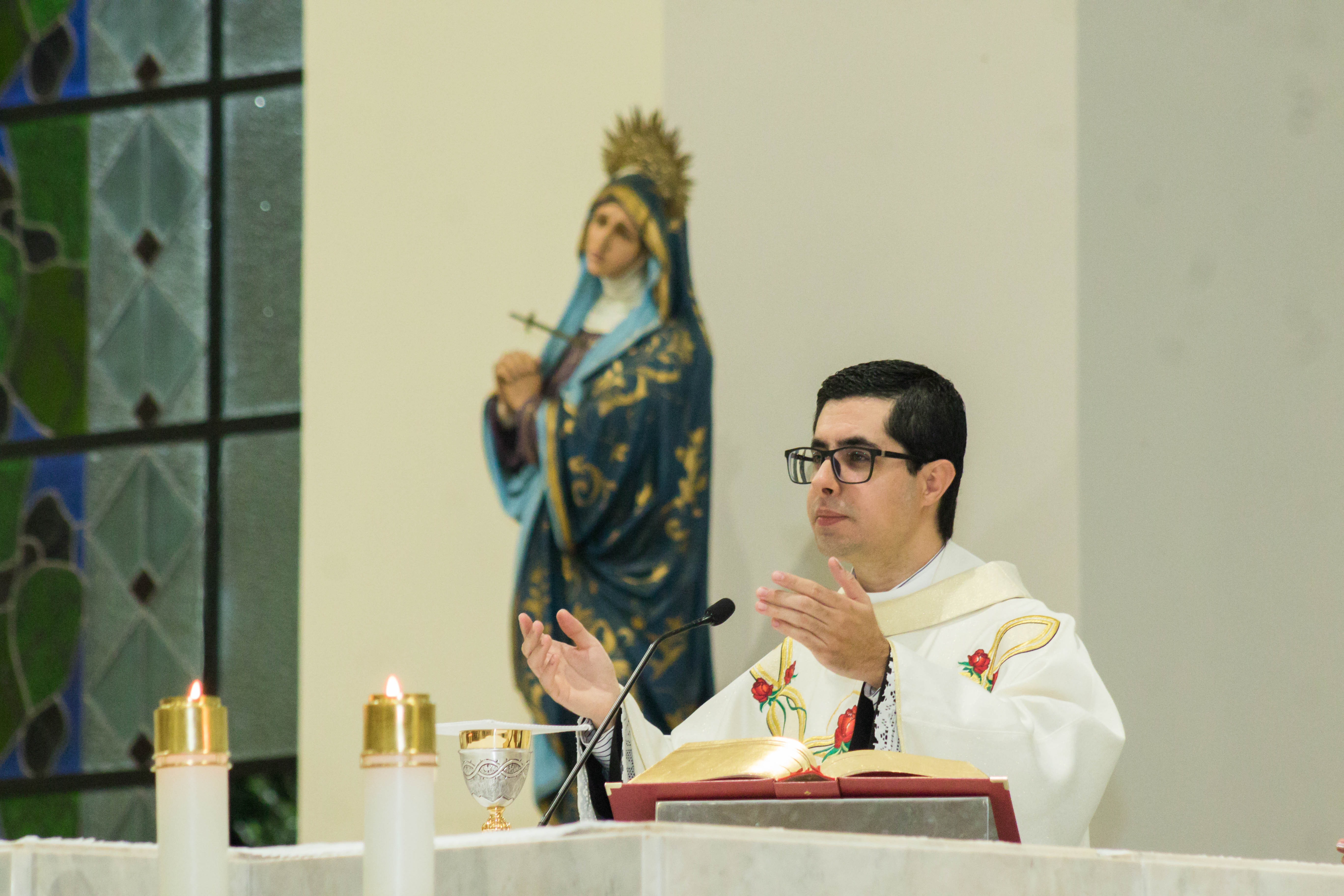 9º dia da Novena de Santa Rita é presidido pelo Padre Clayton e reúne fiéis no Santuário